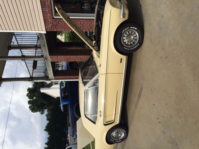 1968 meadowlark yellow Ford Mustang Coupe