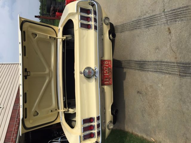 1968 meadowlark yellow Ford Mustang Coupe