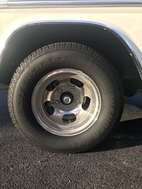 1968 White Ford F-100 Standard Cab Pickup