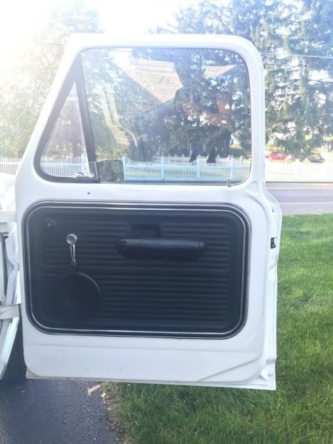 1968 White Ford F-100 Standard Cab Pickup