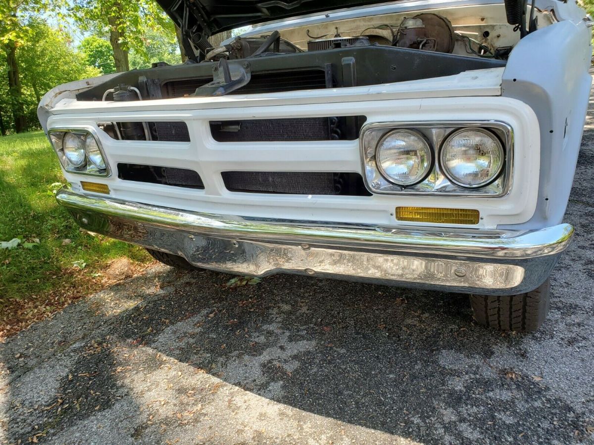 1968 White GMC C25 Standard Cab Pickup