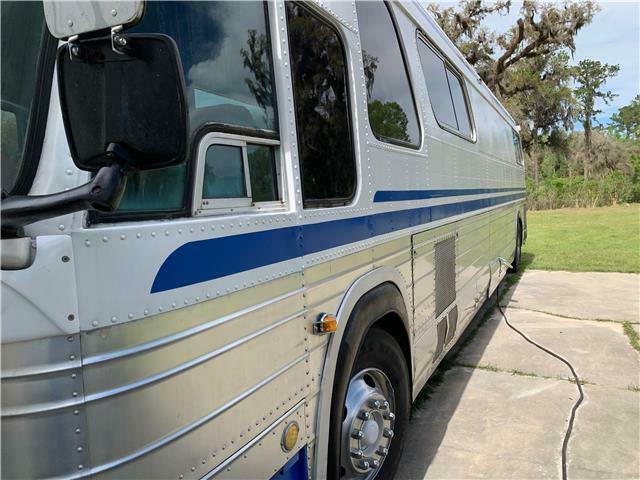 1968 Blue GMC PD4903 Bus