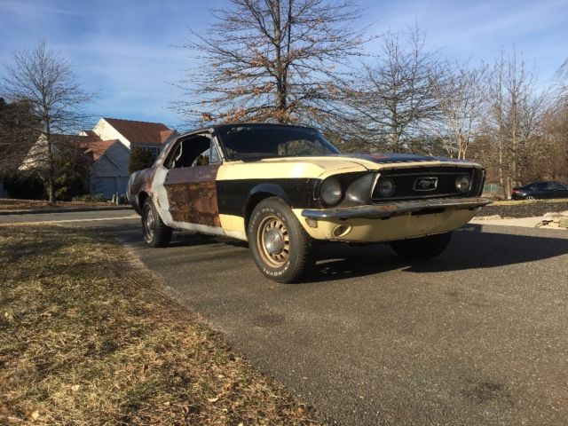 1968 Sunlite gold Ford Mustang Coupe