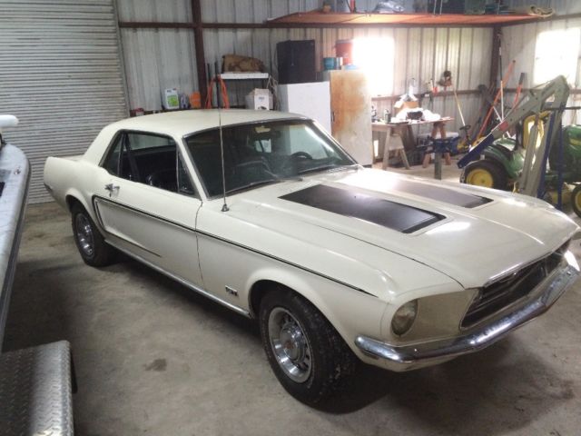 1968 Wimbledon White Ford Mustang