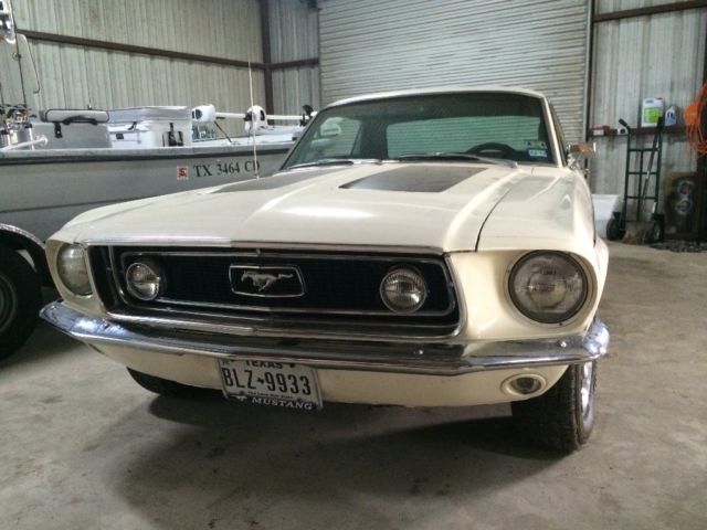 1968 Wimbledon White Ford Mustang