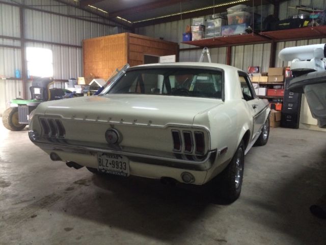 1968 Wimbledon White Ford Mustang