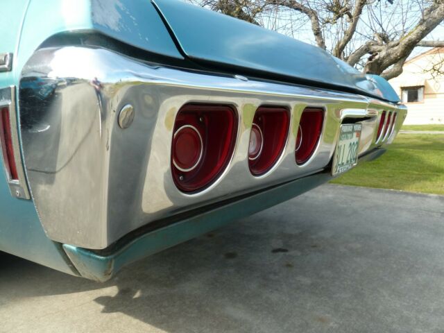 1968 Turqouise Chevrolet Impala Sedan