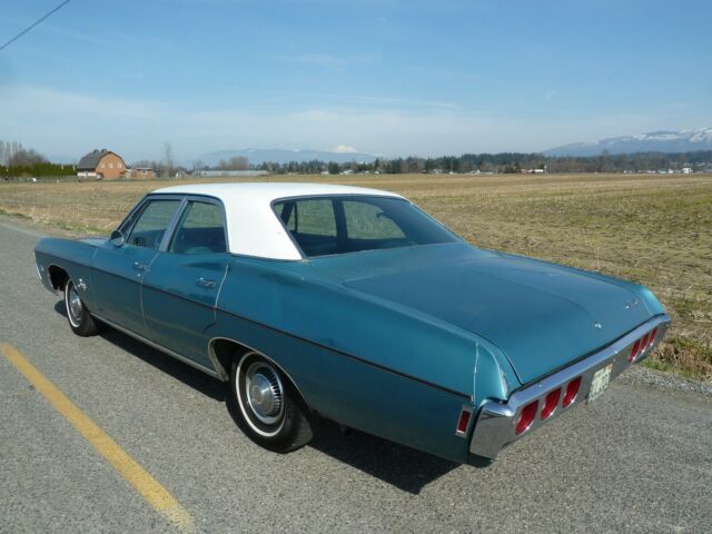 1968 Turqouise Chevrolet Impala Sedan