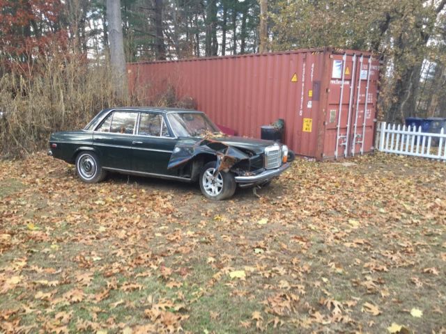1968 Green Mercedes-Benz 200-Series Sedan