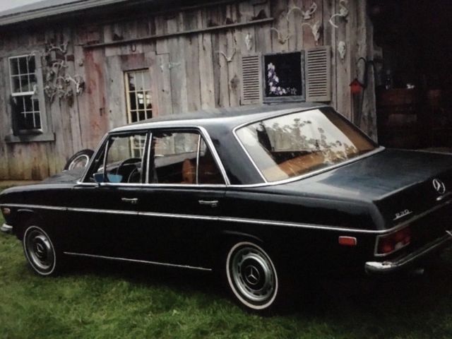 1968 Green Mercedes-Benz 200-Series Sedan
