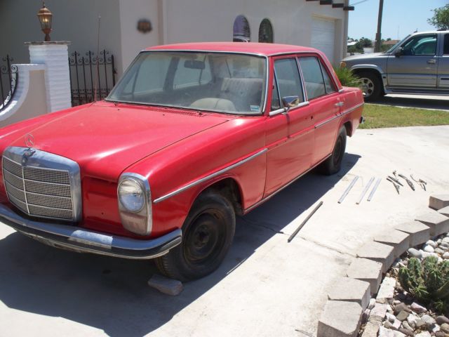1969 Mercedes-Benz 200-Series Sedan