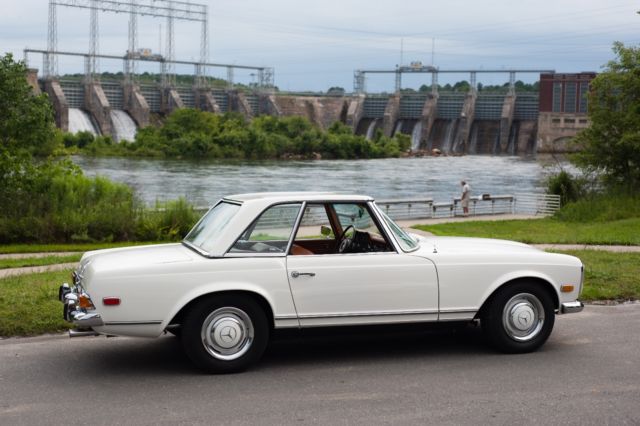 1968 White Mercedes-Benz 200-Series Roadster