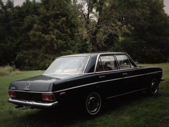 1968 Green Mercedes-Benz 200-Series Sedan