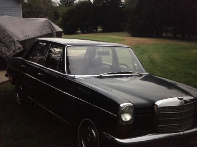 1968 Green Mercedes-Benz 200-Series Sedan
