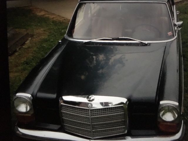 1968 Green Mercedes-Benz 200-Series Sedan