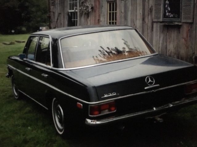 1968 Green Mercedes-Benz 200-Series Sedan