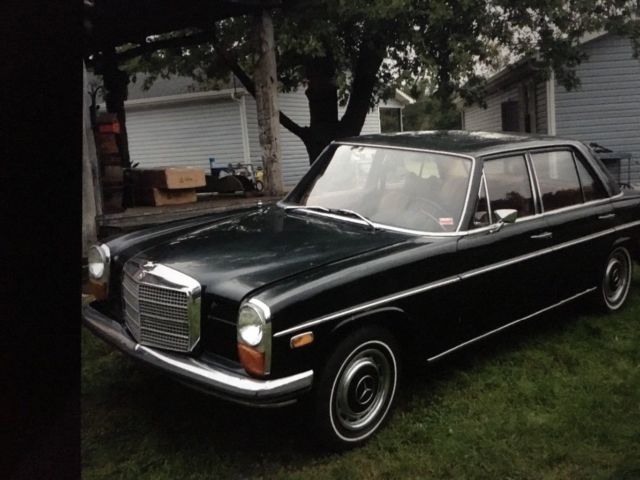 1968 Green Mercedes-Benz 200-Series Sedan