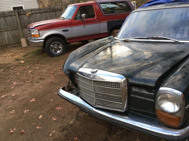 1968 Green Mercedes-Benz 200-Series Sedan
