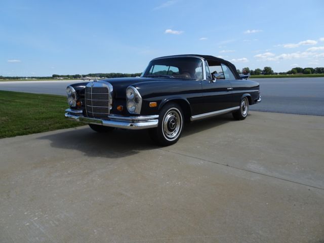 1968 Black Mercedes-Benz 280 SE Convertible