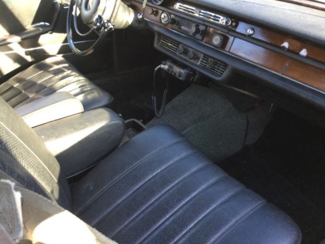 1968 Grey/green Mercedes-Benz 200-Series Sedan