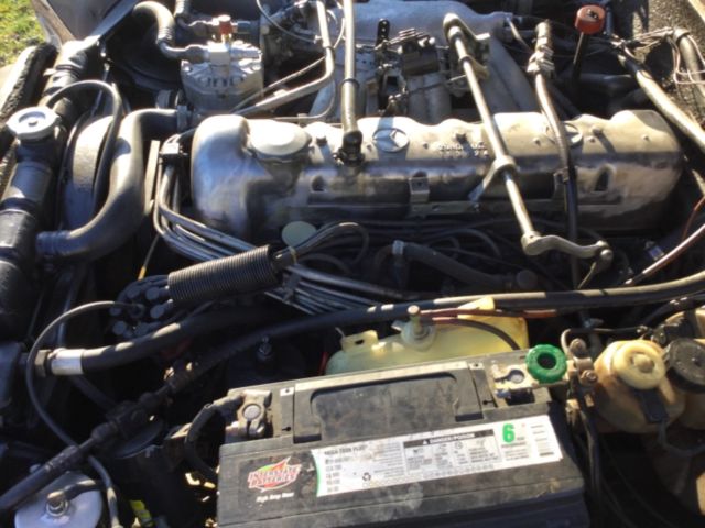 1968 Grey/green Mercedes-Benz 200-Series Sedan