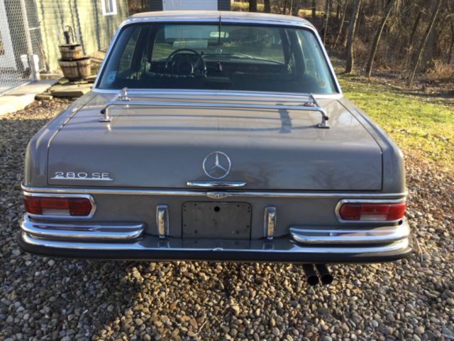 1968 Grey/green Mercedes-Benz 200-Series Sedan