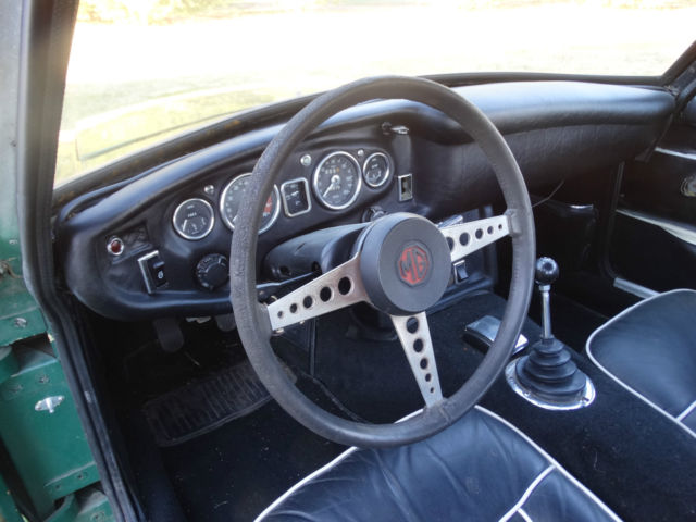 1968 GREEN MG MGB Coupe