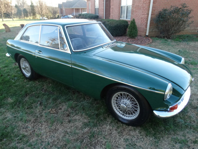 1968 GREEN MG MGB Coupe