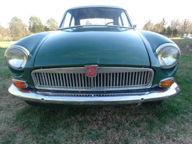 1968 GREEN MG MGB Coupe