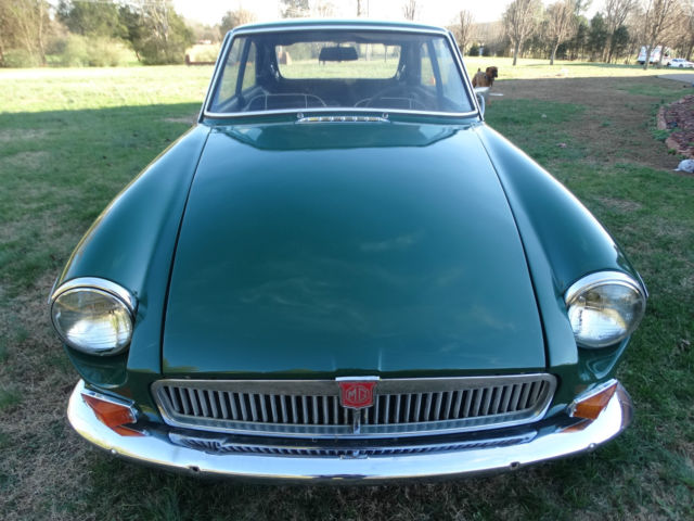 1968 GREEN MG MGB Coupe