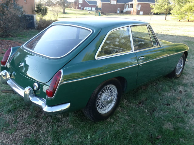 1968 GREEN MG MGB Coupe