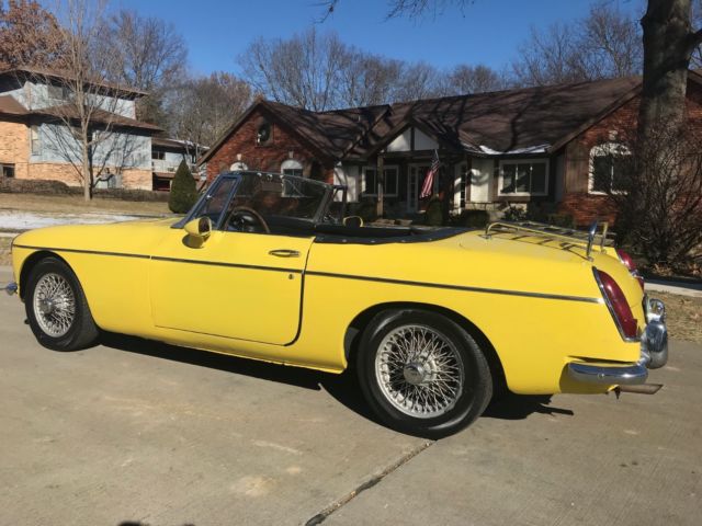 1968 Yellow MG MGB Convertible
