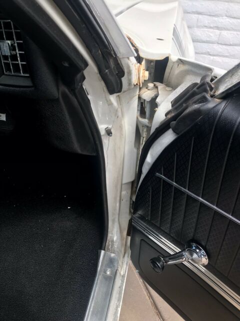 1968 White Oldsmobile 442 Coupe