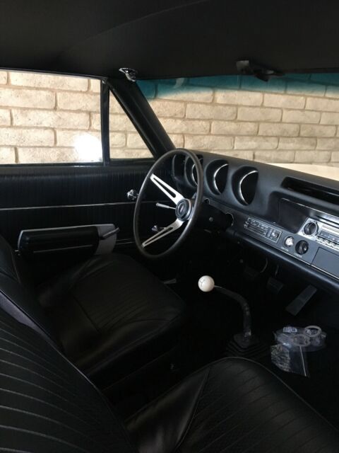 1968 White Oldsmobile 442 Coupe