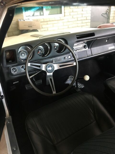 1968 White Oldsmobile 442 Coupe