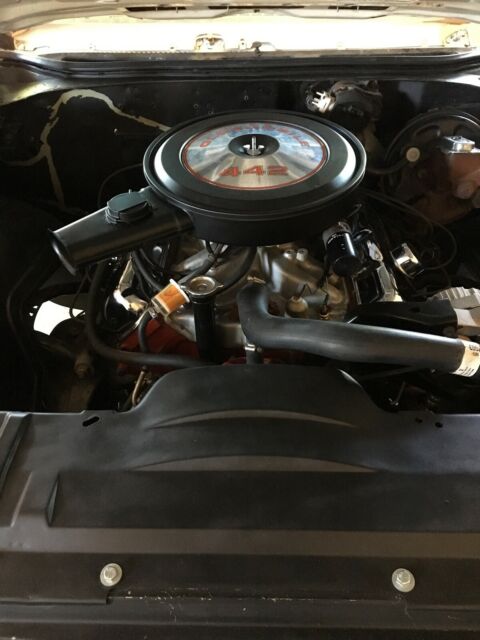 1968 White Oldsmobile 442 Coupe