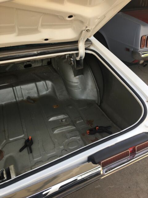 1968 White Oldsmobile 442 Coupe