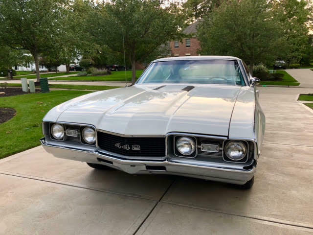 1968 White Oldsmobile 442 Coupe