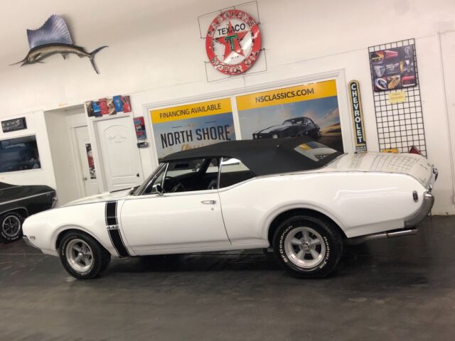 1968 White Oldsmobile 442 Convertible