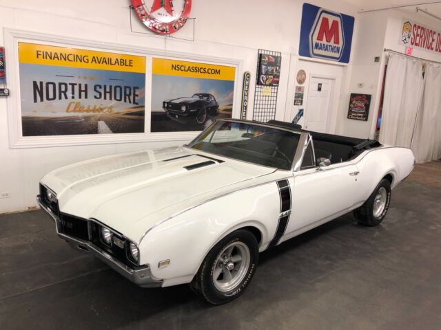 1968 White Oldsmobile 442 Convertible