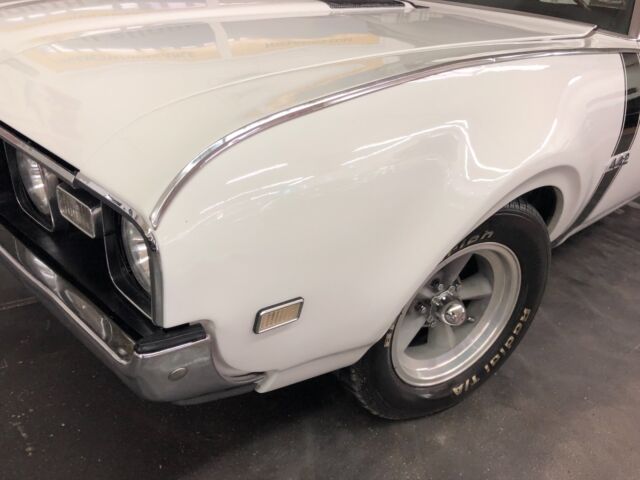 1968 White Oldsmobile 442 Convertible