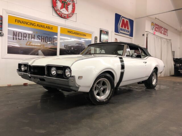 1968 White Oldsmobile 442 Convertible