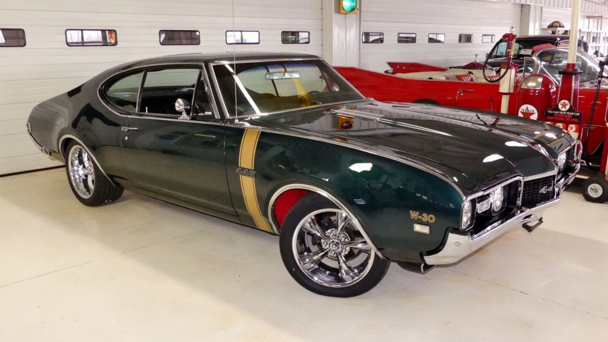 1968 Green Oldsmobile 448 2 DR Hard Top