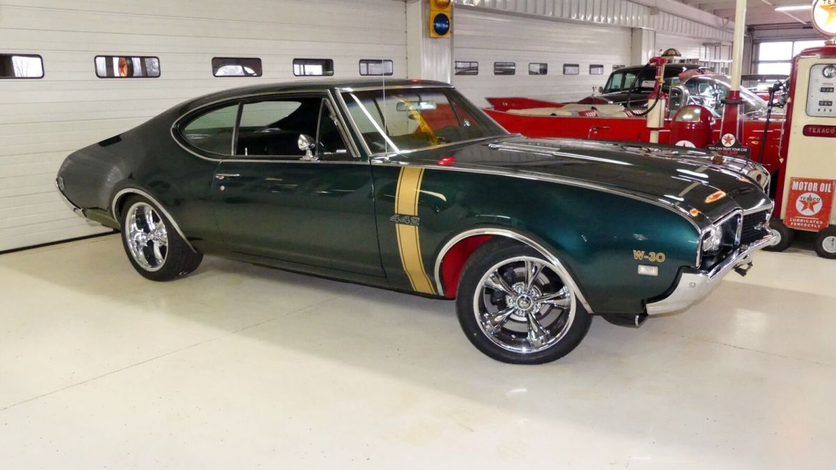 1968 Green Oldsmobile 448 2 DR Hard Top