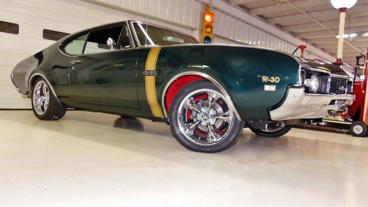 1968 Green Oldsmobile 448 2 DR Hard Top