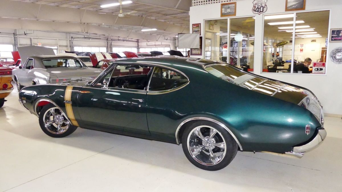 1968 Green Oldsmobile 448 2 DR Hard Top