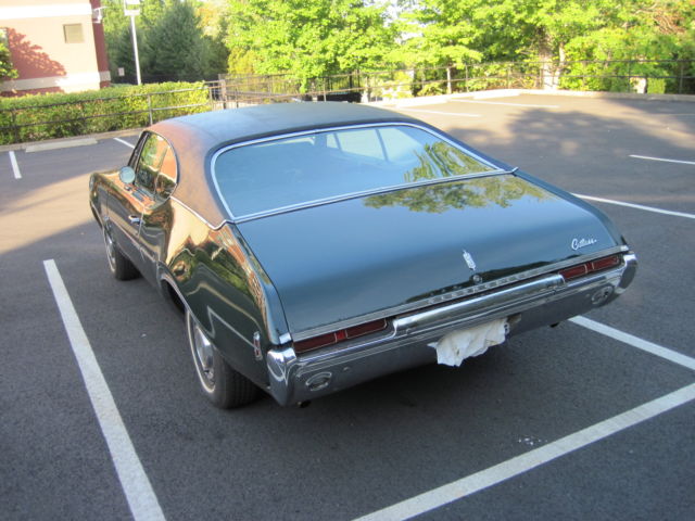 1968 Green Oldsmobile Cutlass Coupe