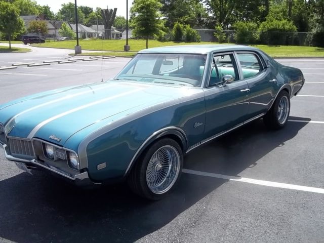 1968 Blue Oldsmobile Cutlass