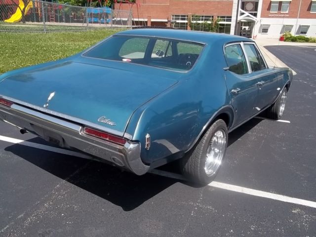 1968 Blue Oldsmobile Cutlass