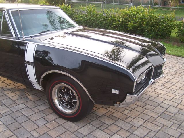 1968 Black Oldsmobile 442 Holiday Coupe